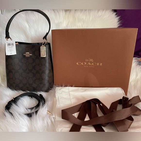 Coach Handbags - NWT Small Town Bucket Bag In Signature Canvas